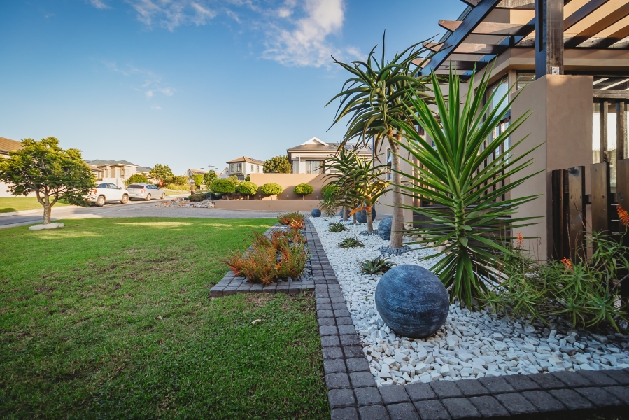 4 Bedroom Property for Sale in Kraaibosch Manor Western Cape